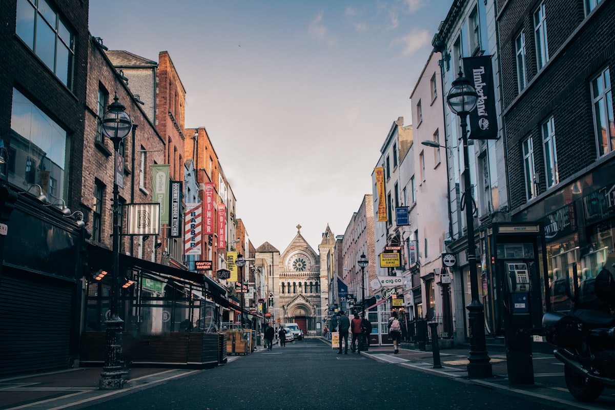 Ha'penny Bridge over River Liffey in Dublin at dusk